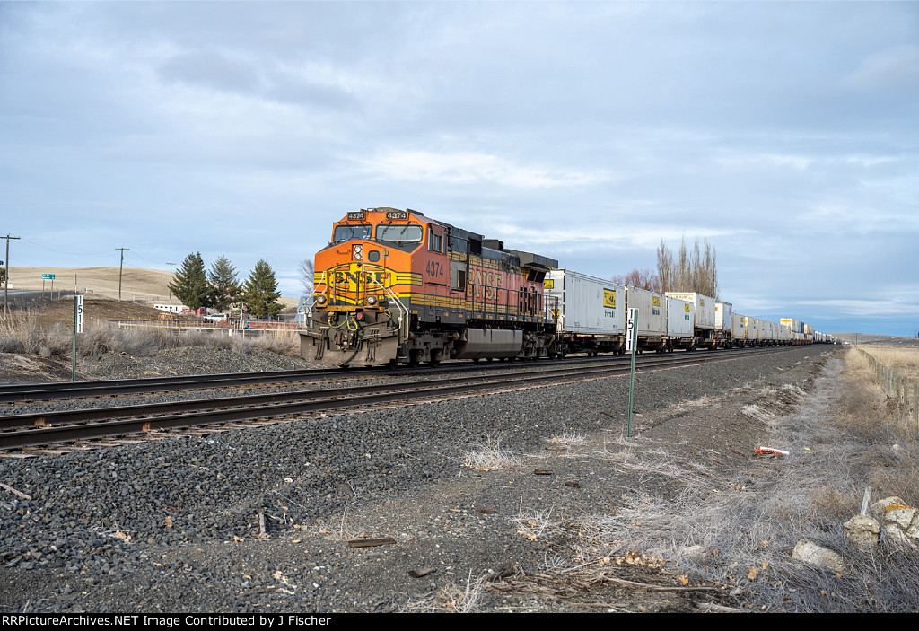 BNSF 4374